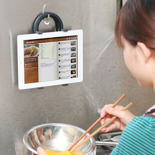 Amazon.co.jp： サンワダイレクト iPad・タブレットPCハンドル 200-PDA050: パソコン・周辺機器